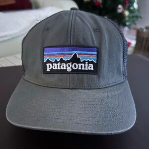 Patagonia P-6 Rectangle Logo Mesh Snapback Trucker Gray Cap Hat